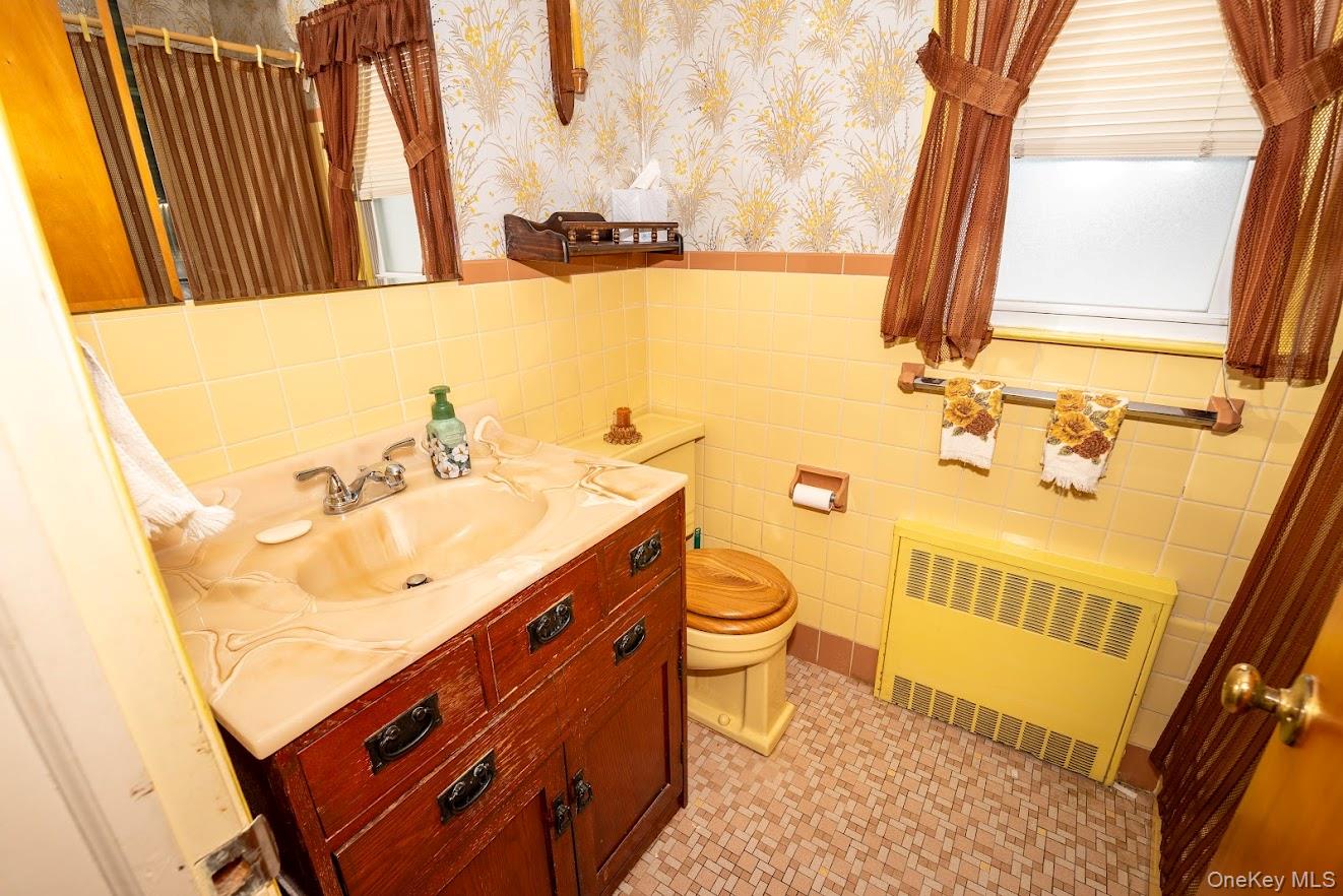 34 Remsen Avenue Valley Stream, NY 11580 - Photo 10 of 23