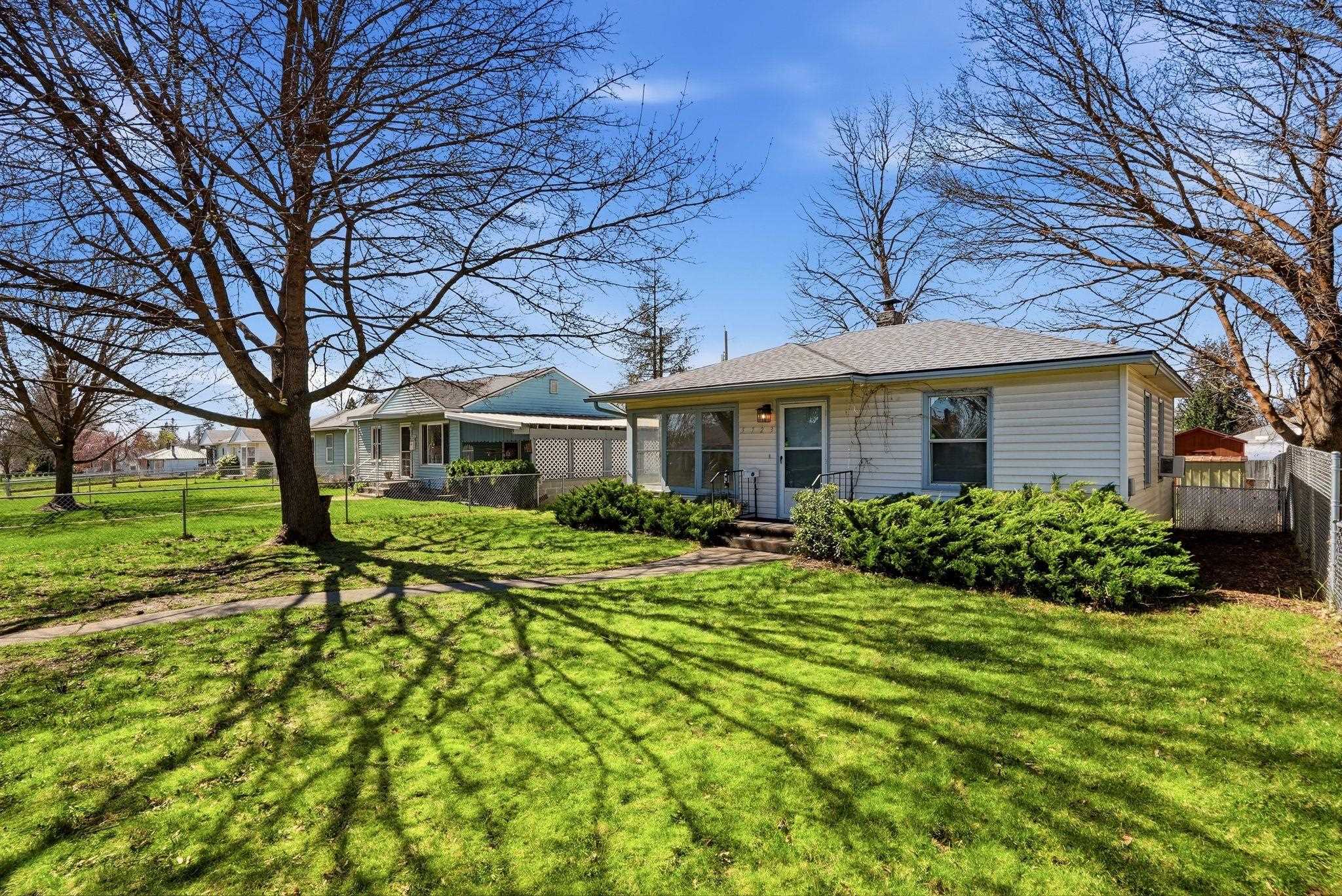 5723 North Cannon Street Spokane, WA 99205 - Photo 2 of 19