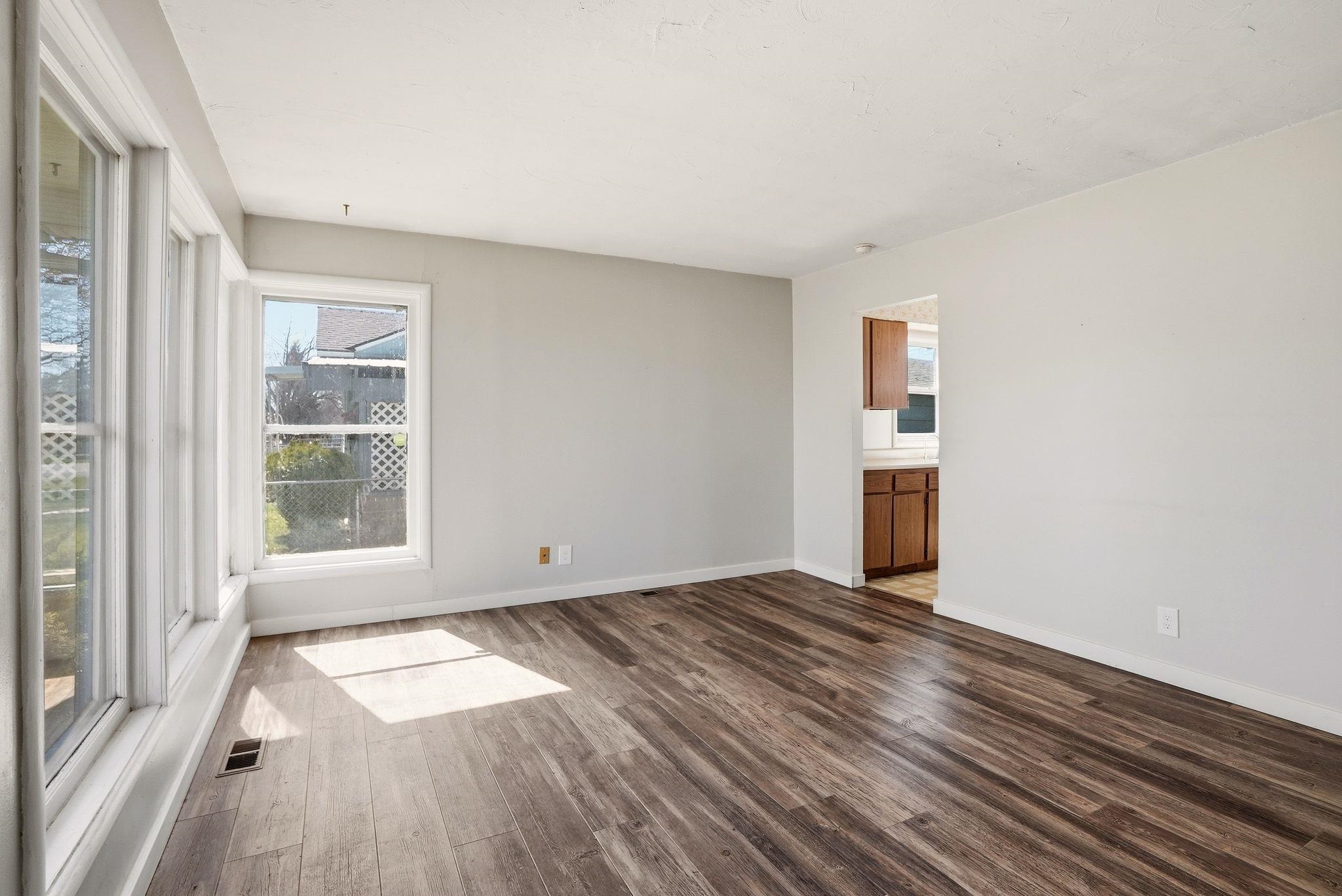 5723 North Cannon Street Spokane, WA 99205 - Photo 4 of 19