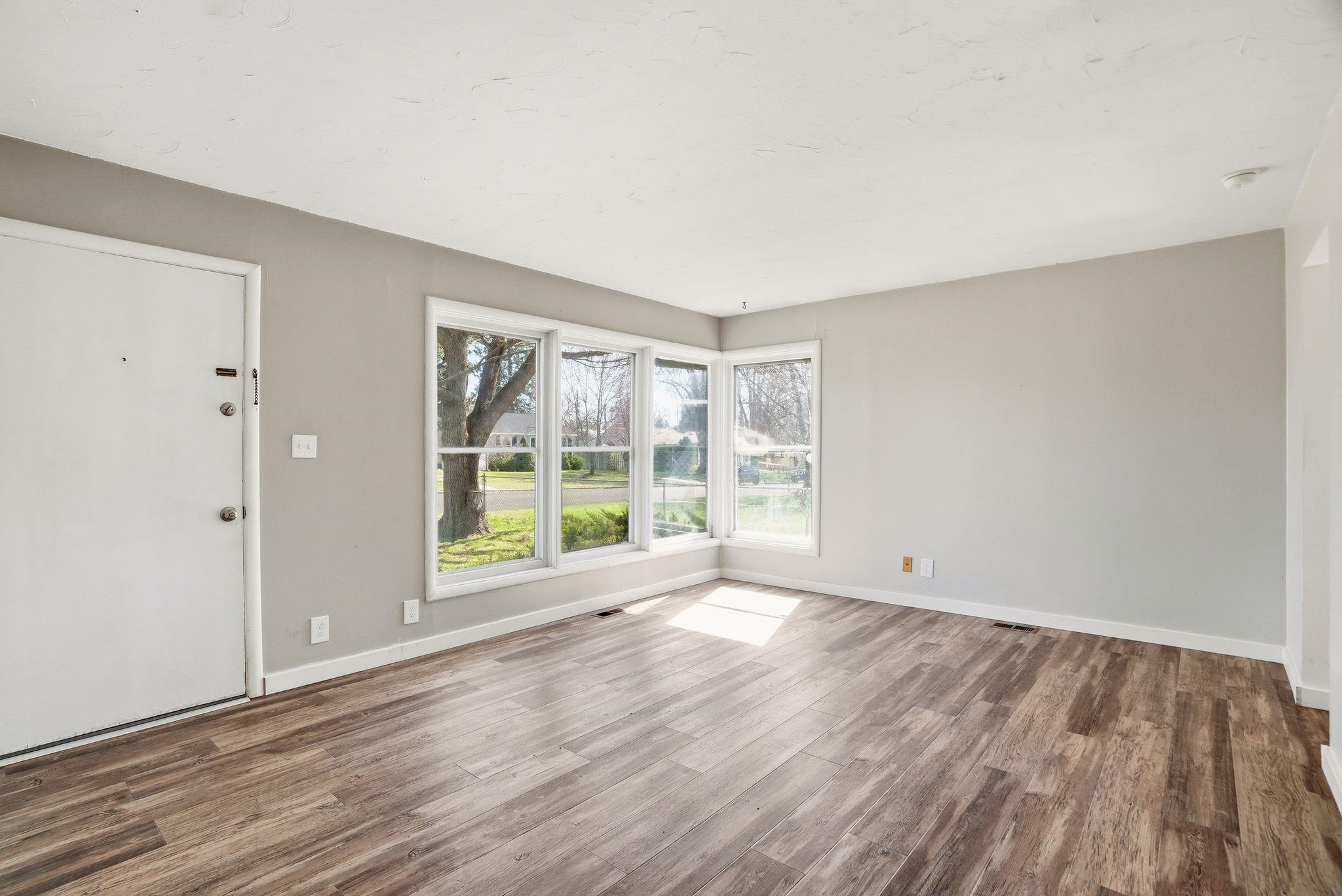 5723 North Cannon Street Spokane, WA 99205 - Photo 5 of 19