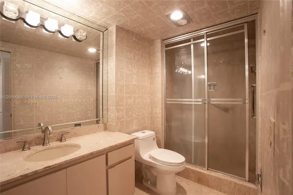 $3,300 | 1800 Northeast 114th Street, Unit 1502, Miami, FL 33181