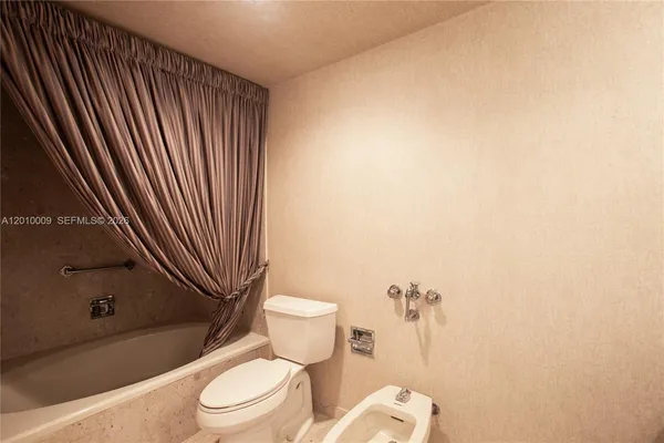 $3,300 | 1800 Northeast 114th Street, Unit 1502, Miami, FL 33181