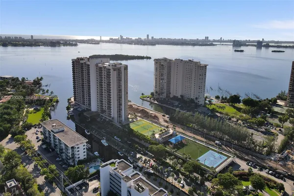 $3,300 | 1800 Northeast 114th Street, Unit 1502, Miami, FL 33181
