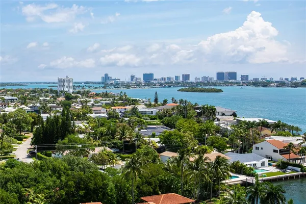 $3,300 | 1800 Northeast 114th Street, Unit 1502, Miami, FL 33181