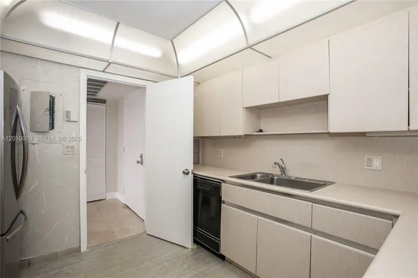 $3,300 | 1800 Northeast 114th Street, Unit 1502, Miami, FL 33181
