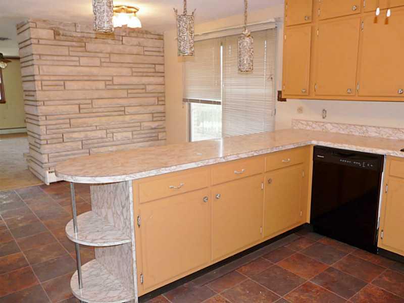 718 Piccadilly Road Anderson, IN 46013 - Photo 3 of 14 Gallery Image 3