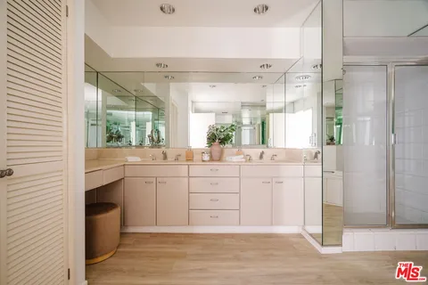 $1,395,000 | 121 South Palm Drive, Unit 401, Beverly Hills, CA 90212