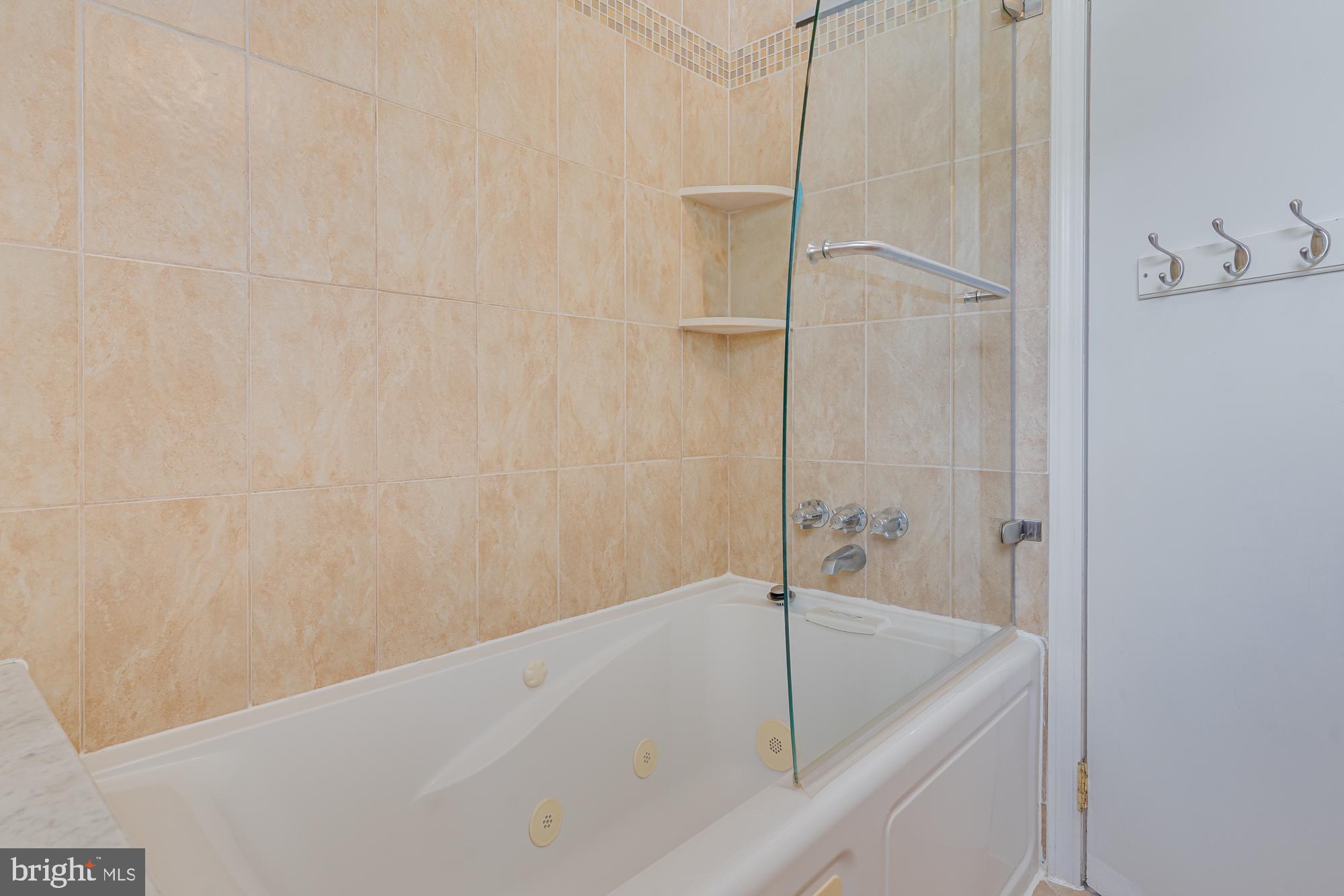 1047 Coronet Road Warminster, PA 18974 - Photo 29 of 50 2nd Floor Main bathroom