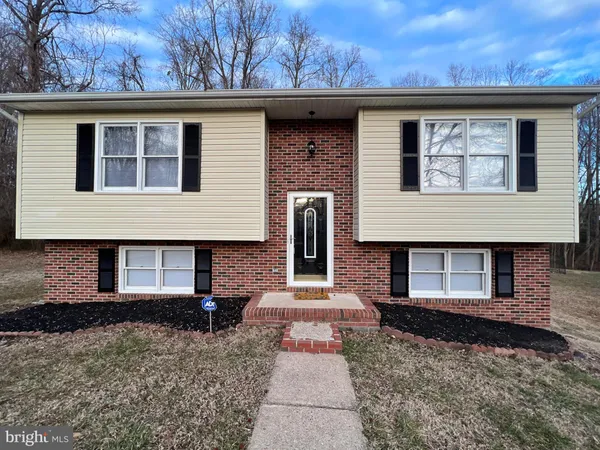 $2,300 | 11211 Surry Woods Court, Fredericksburg, VA 22407