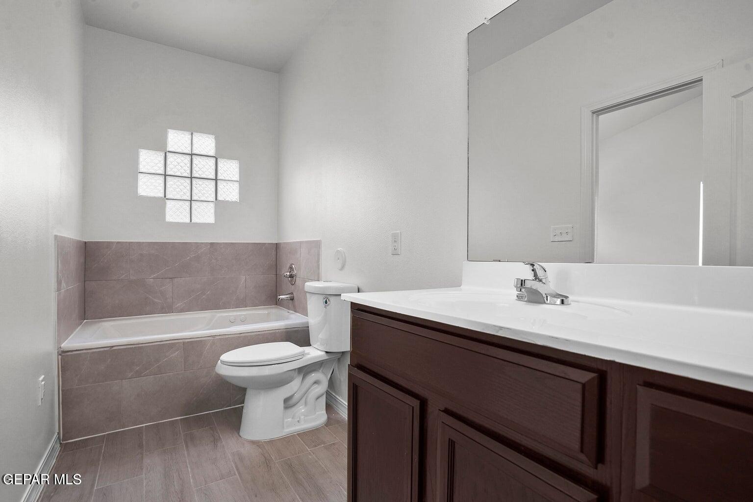 257 Farnborough Street El Paso, TX 79928 - Photo 25 of 34 a bathroom with a sink a toilet and a bathtub