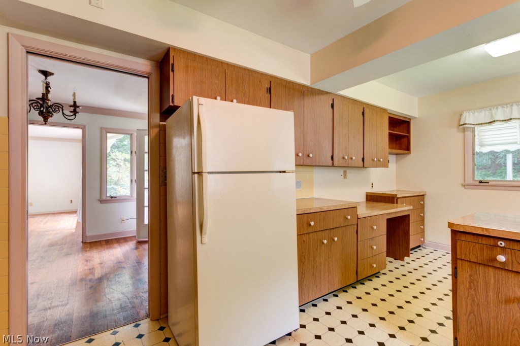 38180 Ridge Road Willoughby, OH 44094 - Photo 5 of 25 Gallery Image 5