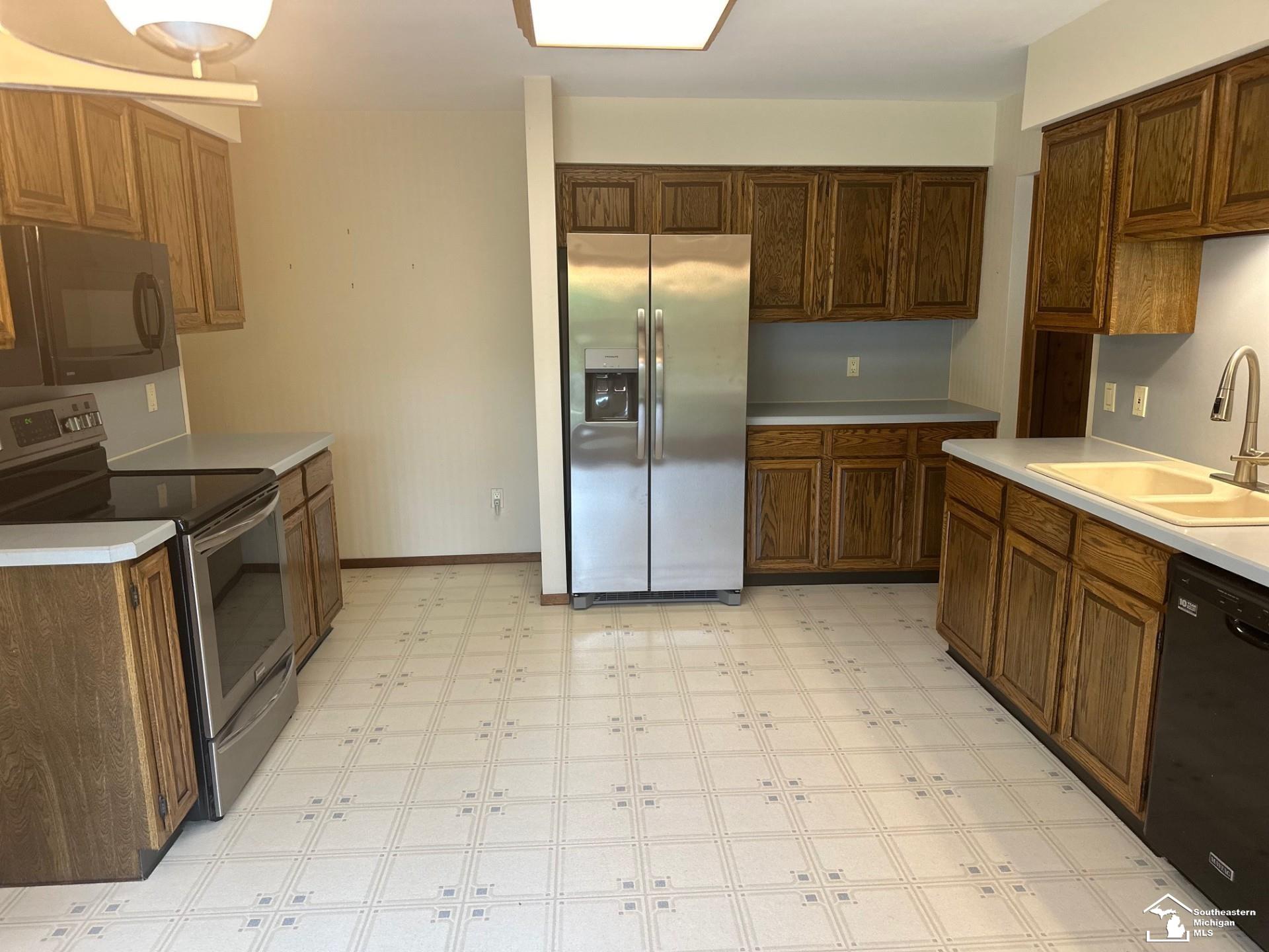 2057 West State Line Road Temperance, MI 48182 - Photo 12 of 35