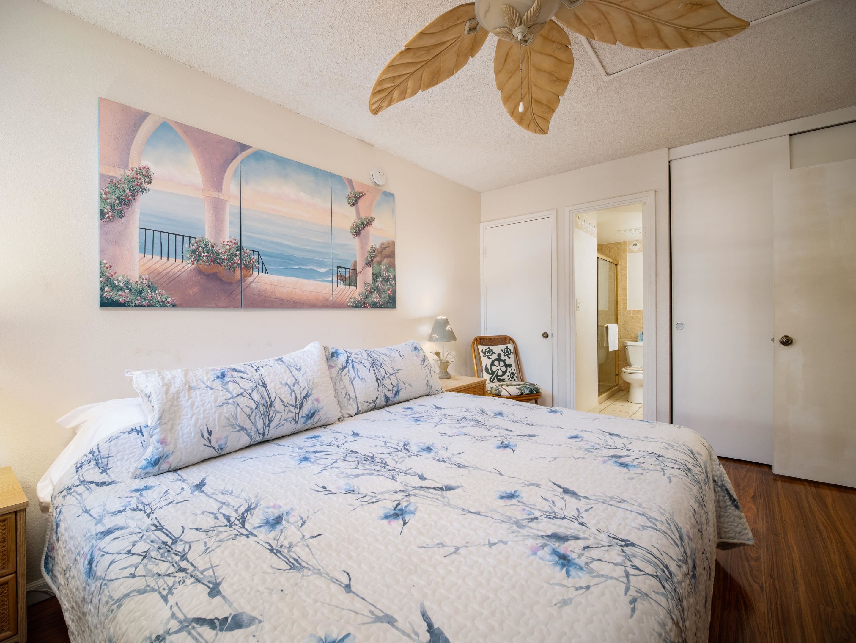 2695 South Kihei Road, Unit 7204 Kihei, HI 96753 - Photo 13 of 32 a large bed with a white comforter