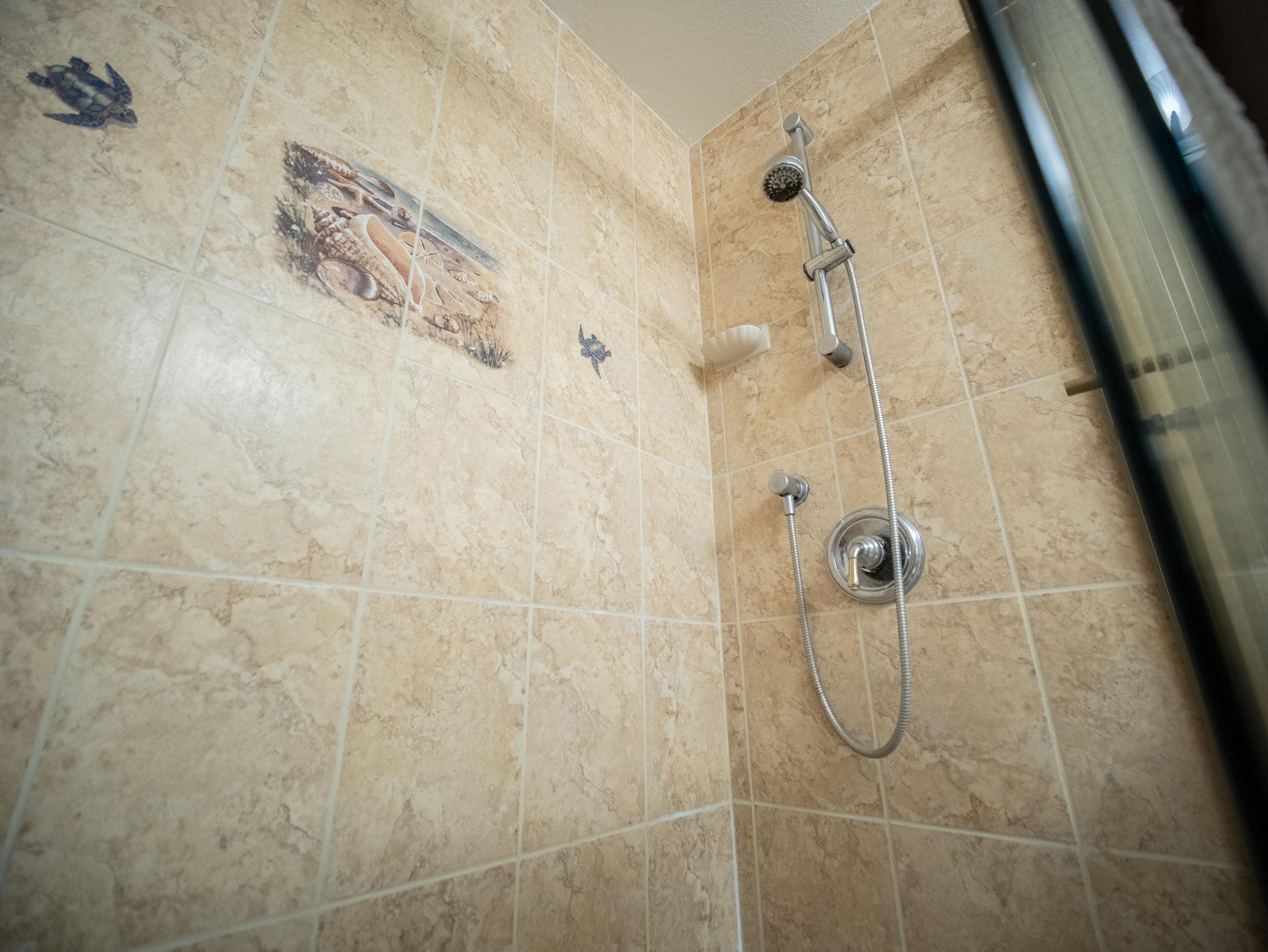 2695 South Kihei Road, Unit 7204 Kihei, HI 96753 - Photo 15 of 32 a bathroom with a shower