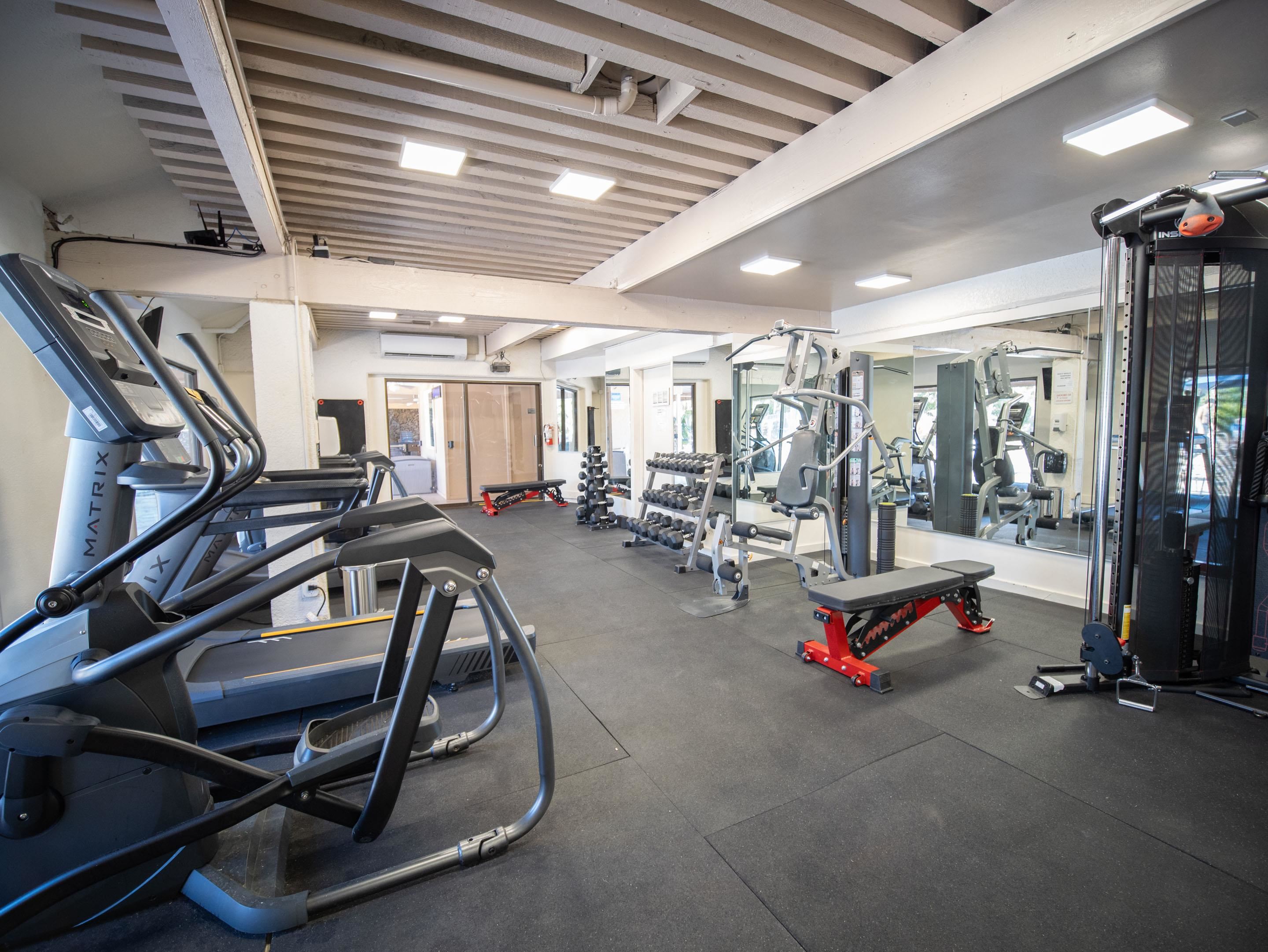 2695 South Kihei Road, Unit 7204 Kihei, HI 96753 - Photo 22 of 32 a view of a room with gym equipment