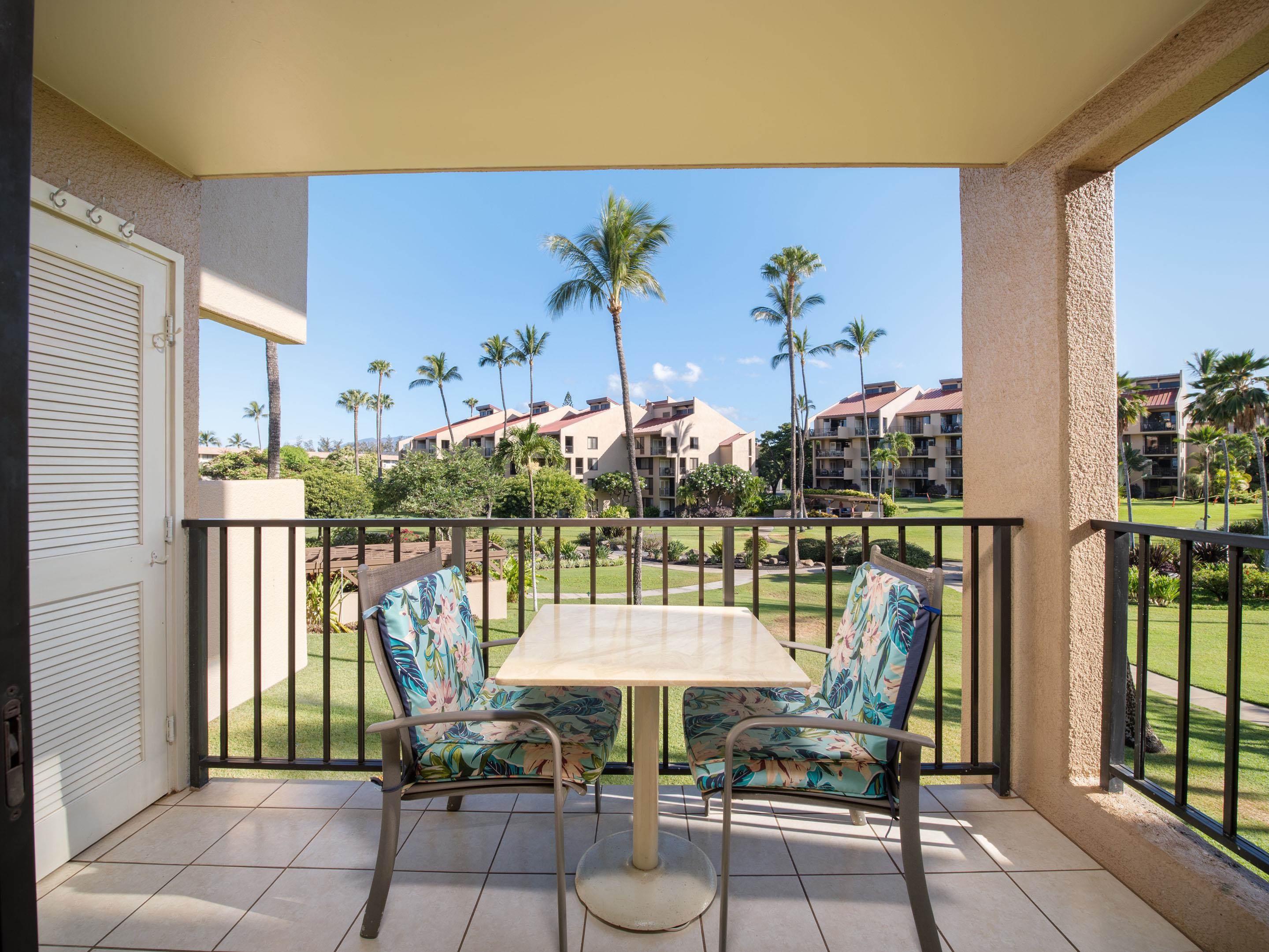 2695 South Kihei Road, Unit 7204 Kihei, HI 96753 - Photo 4 of 32 a view of a chairs and table in patio