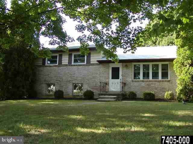 925 Stonewood Road York, PA 17402 - Photo 1 of 9 Gallery Image 1