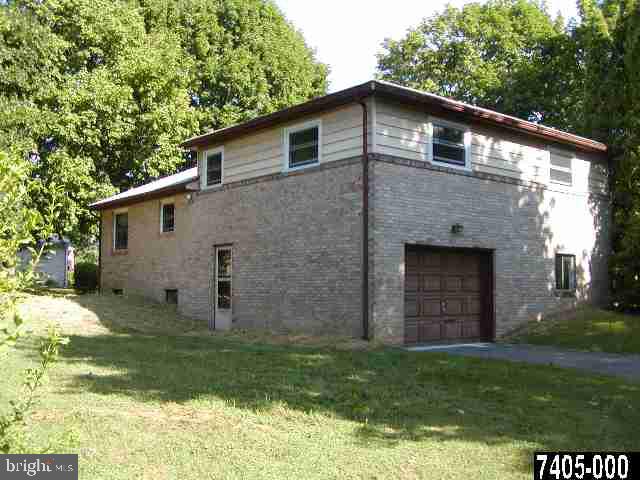 925 Stonewood Road York, PA 17402 - Photo 2 of 9 Gallery Image 2