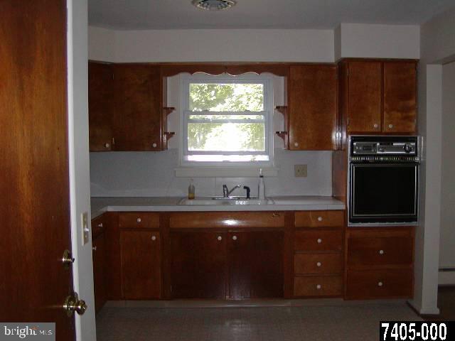 925 Stonewood Road York, PA 17402 - Photo 4 of 9 Gallery Image 4