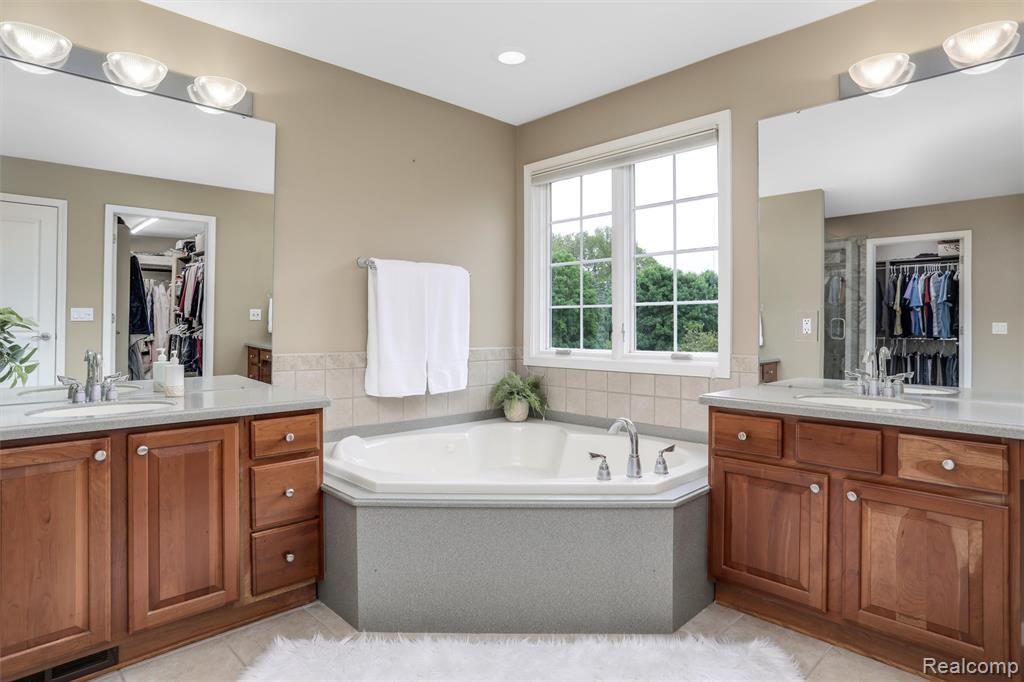 5687 Stonehaven Boulevard Rochester, MI 48306 - Photo 29 of 52 Gallery Image 29