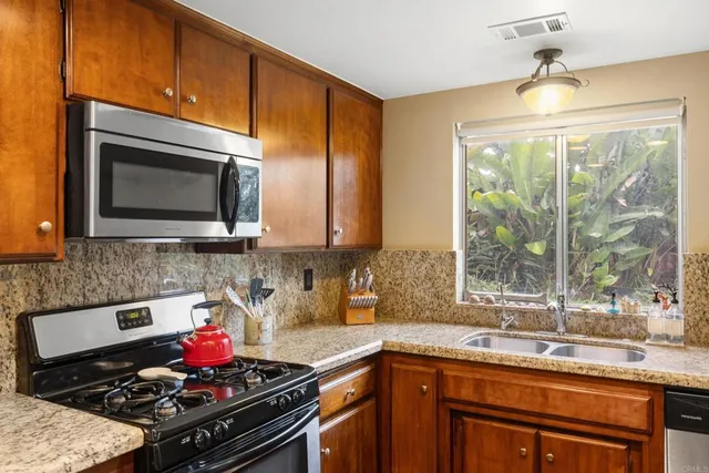 $749,000 | 855 Rosemary Lane, Vista, CA 92081