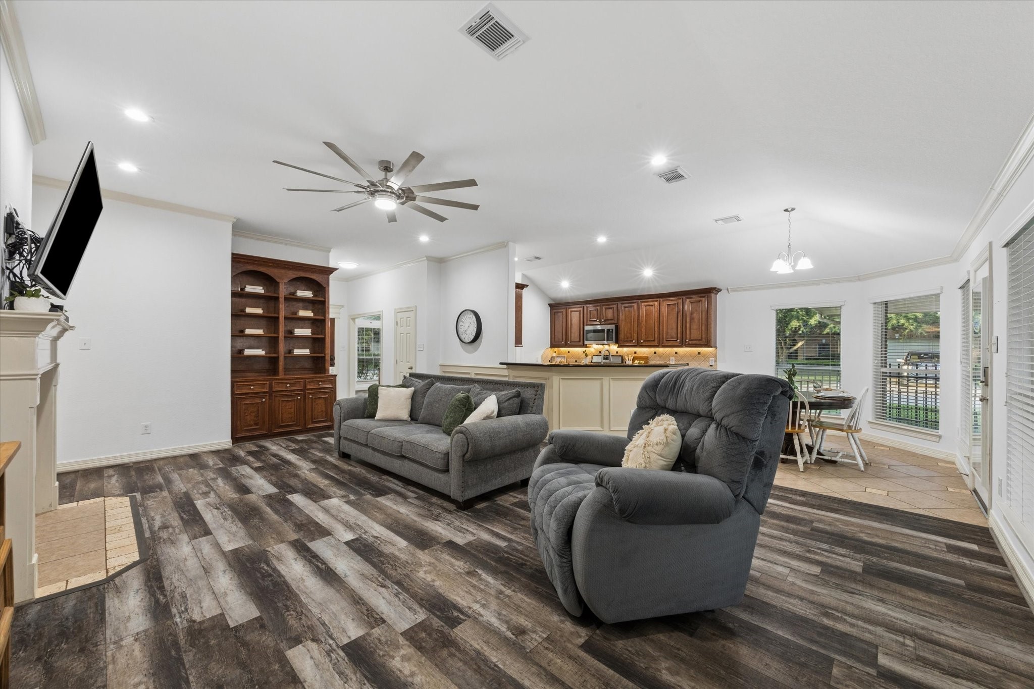 2450 Sullivan Lane Dickinson, TX 77539 - Photo 4 of 18