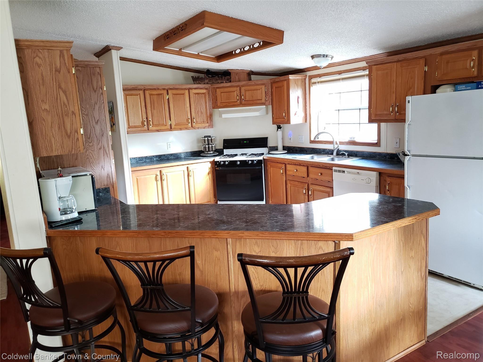 11375 Inner Drive Pinckney, MI 48169 - Photo 3 of 19 Kitchen