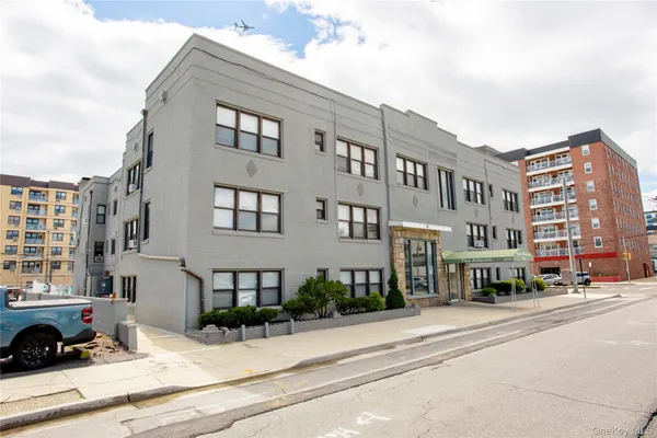 $2,100 | 302 East Broadway, Unit 2H, Long Beach, NY 11561