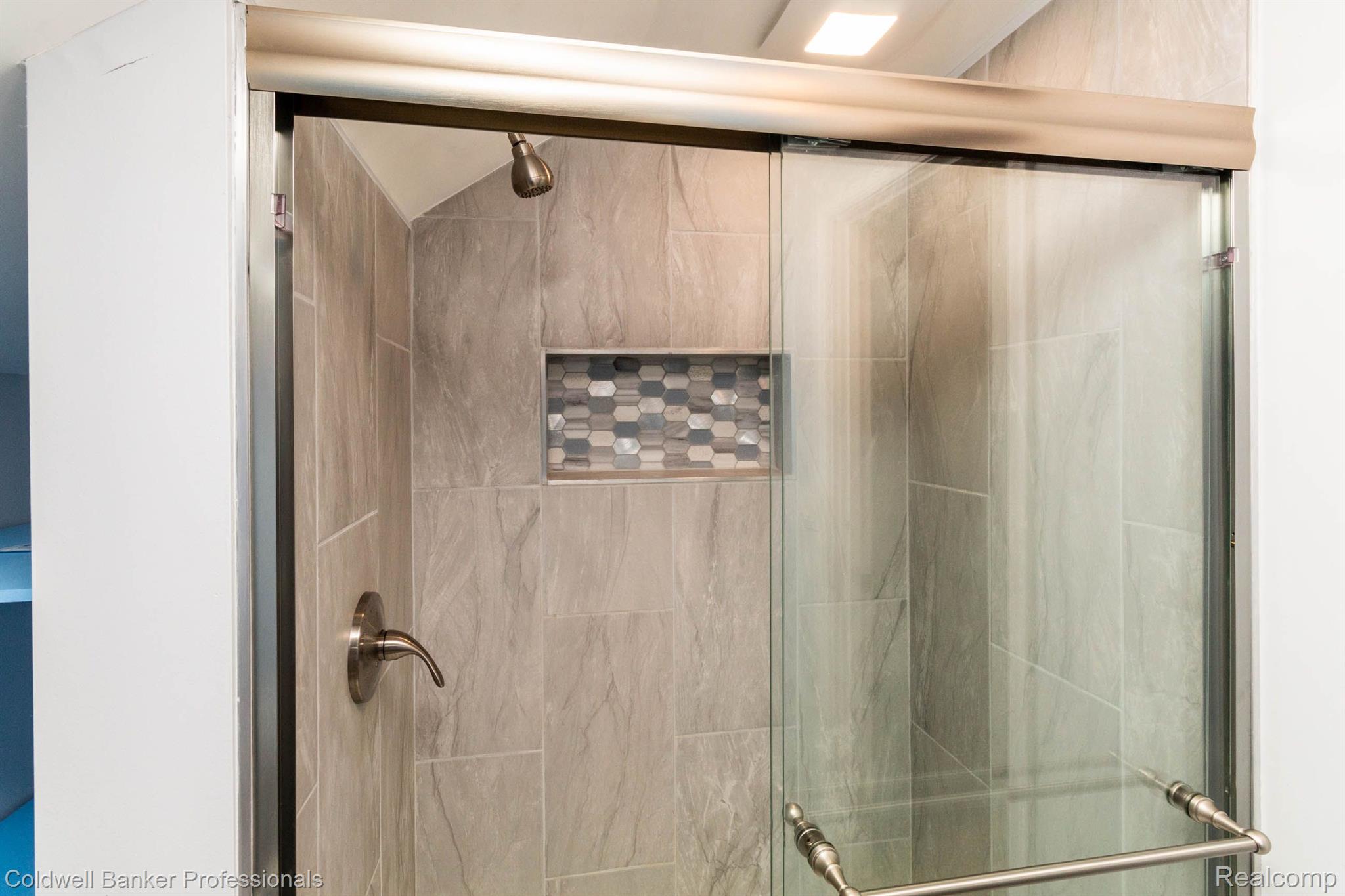 2145 Rosemont Road Berkley, MI 48072 - Photo 17 of 26 Super-sized shower