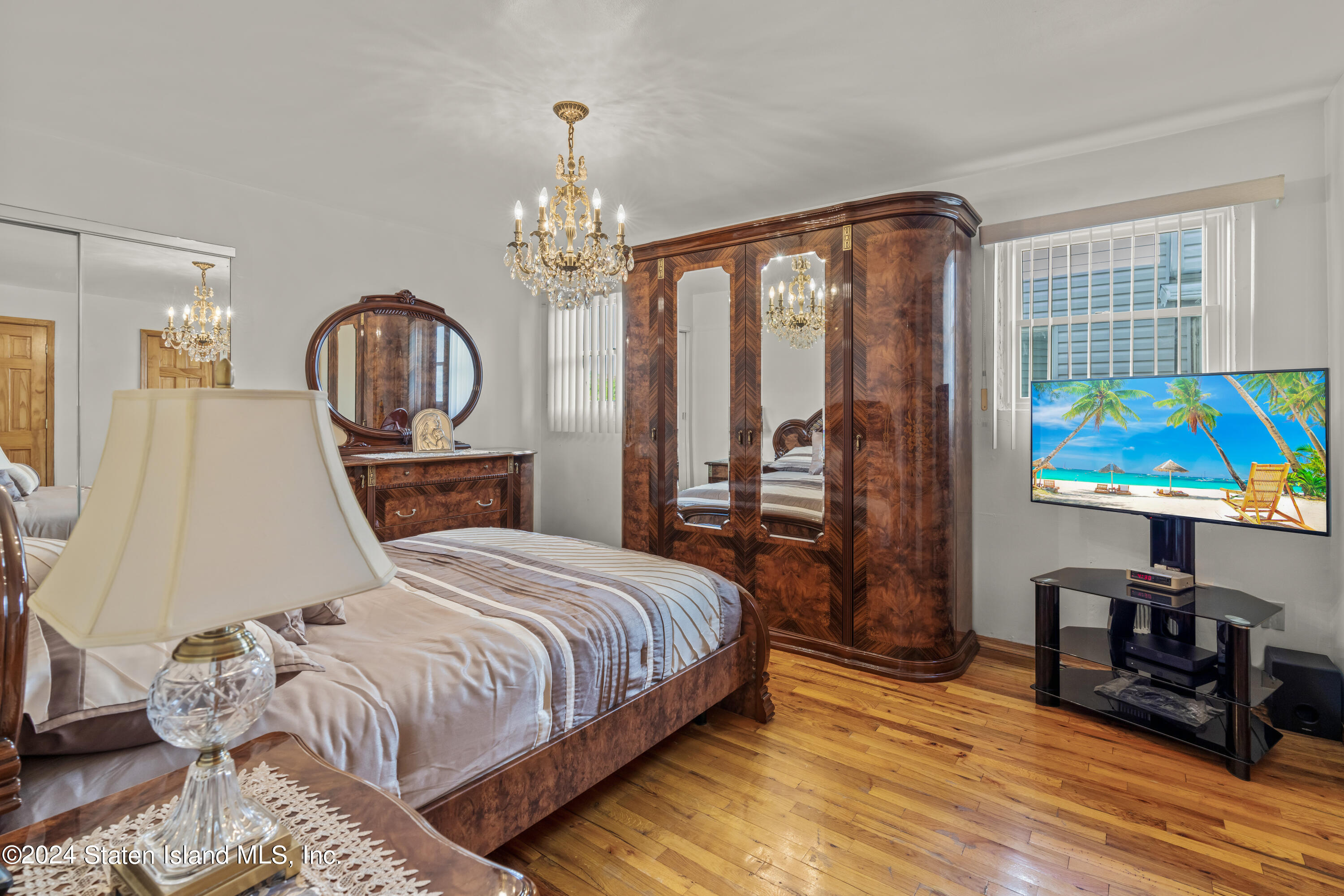 81 Birch Road Staten Island, NY 10303 - Photo 14 of 33 1st Floor main bedroom 3