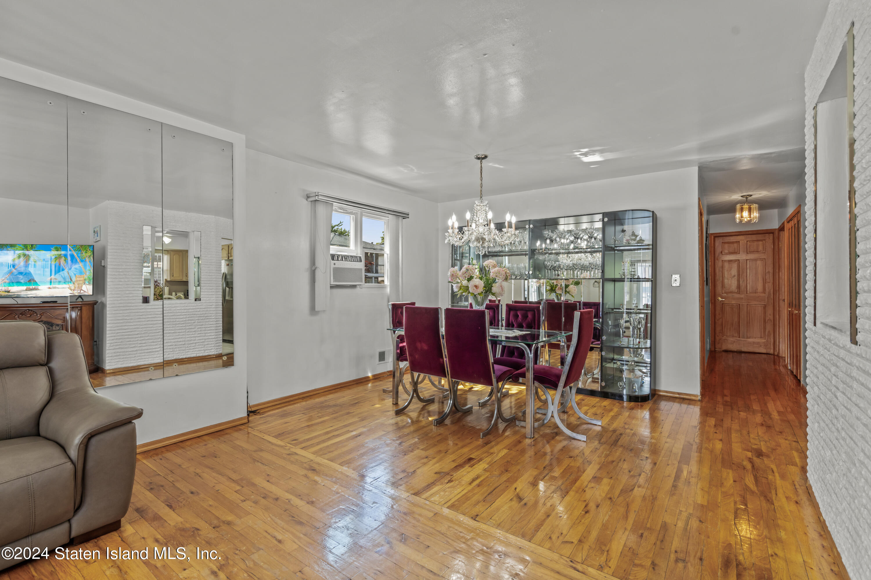 81 Birch Road Staten Island, NY 10303 - Photo 7 of 33 1st floor Dining Room