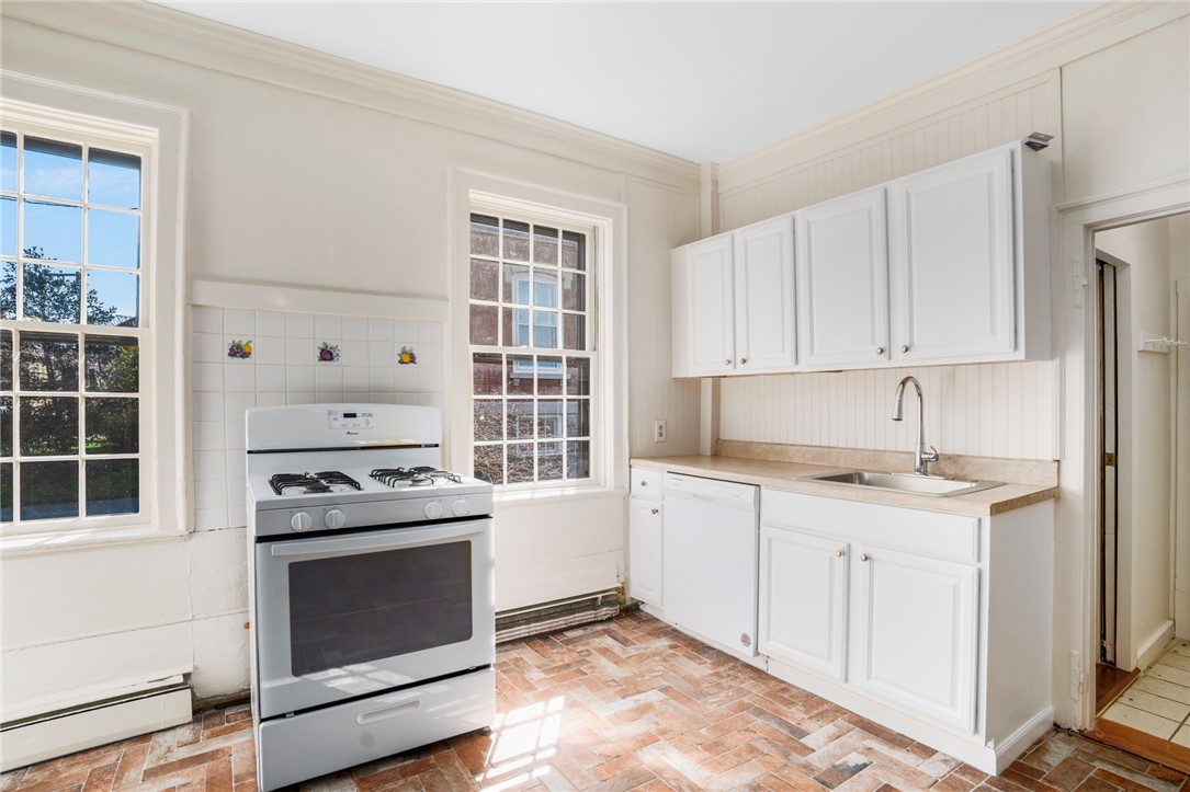 14 Elm Street Newport, RI 02840 - Photo 6 of 41