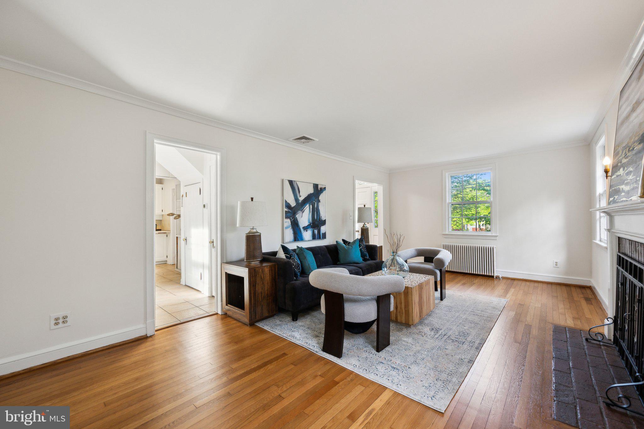 7820 Custer Road Bethesda, MD 20814 - Photo 9 of 29 a living room with furniture and a wooden floor