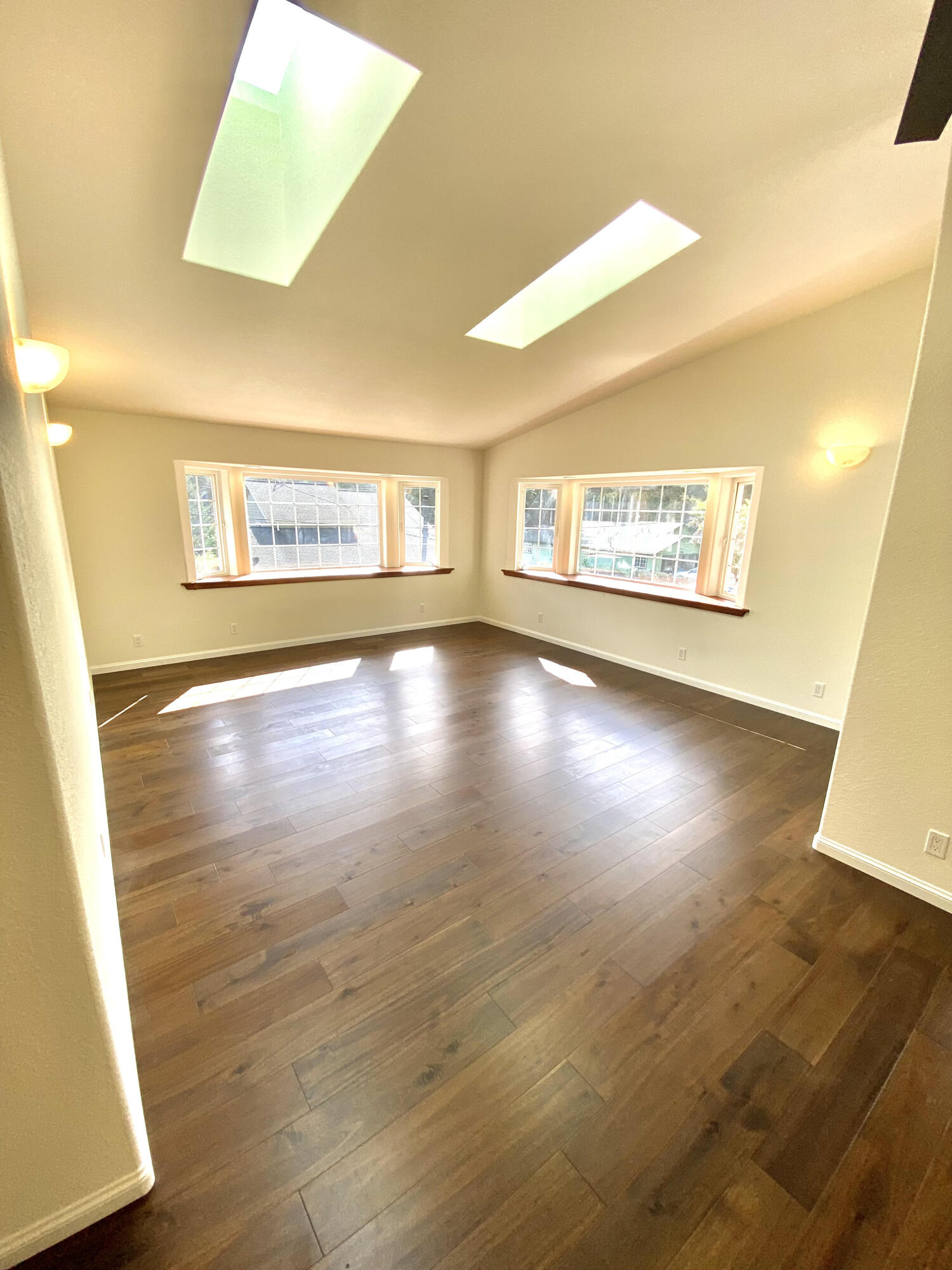 451 Spring Road Shelter Cove, CA 95589 - Photo 16 of 29 Living Room