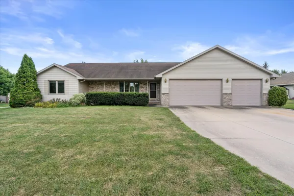 $424,900 | W2419 Falcon Court, Buchanan, WI 54915