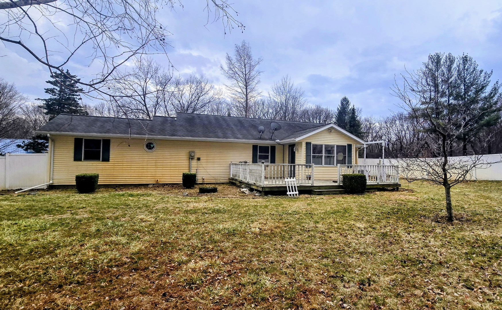 1115 South Clapper Court Mahomet, IL 61853 - Photo 15 of 16 a front view of a house with a yard