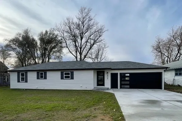 $375,000 | 406 8th Avenue Southwest, Pipestone, MN 56164