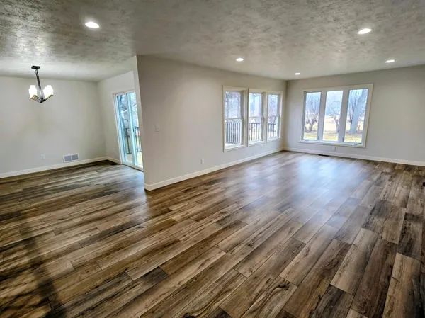 $375,000 | 406 8th Avenue Southwest, Pipestone, MN 56164