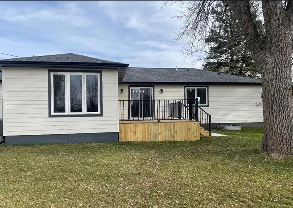 $375,000 | 406 8th Avenue Southwest, Pipestone, MN 56164