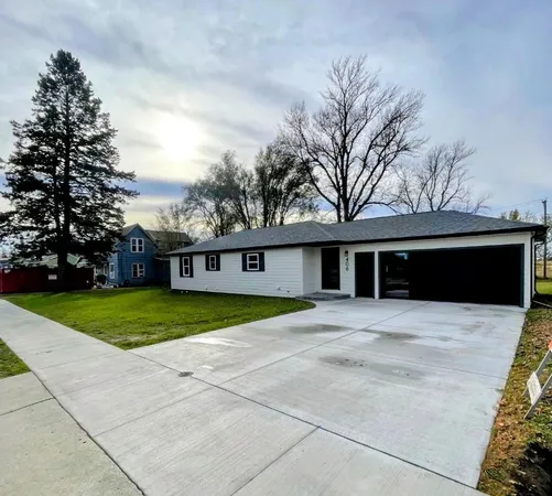 $375,000 | 406 8th Avenue Southwest, Pipestone, MN 56164