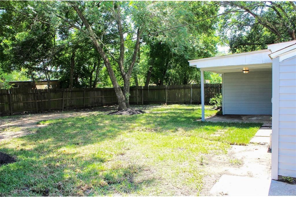1604 Florida Street Baytown, TX 77520 - Photo 3 of 12