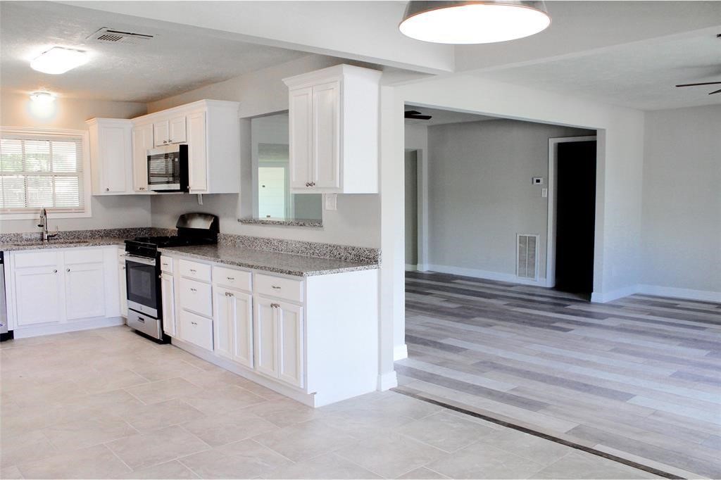 1604 Florida Street Baytown, TX 77520 - Photo 8 of 12