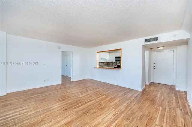 $1,900 | 13499 Biscayne Boulevard, Unit 807, North Miami, FL 33181