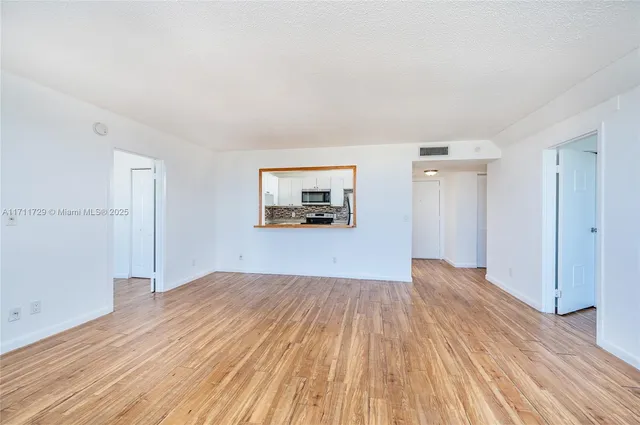 $1,900 | 13499 Biscayne Boulevard, Unit 807, North Miami, FL 33181