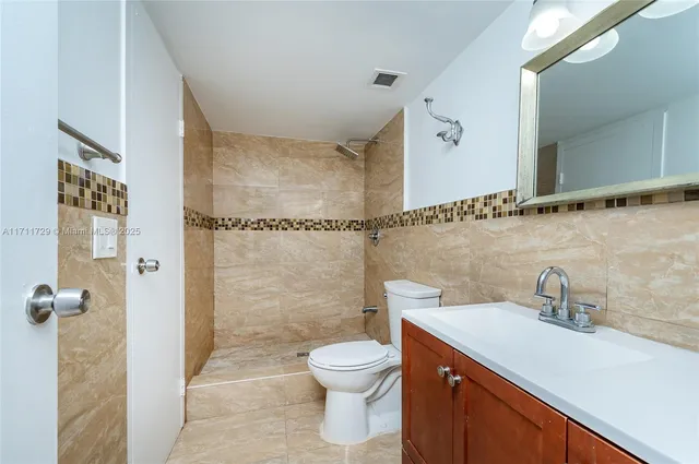 $1,900 | 13499 Biscayne Boulevard, Unit 807, North Miami, FL 33181