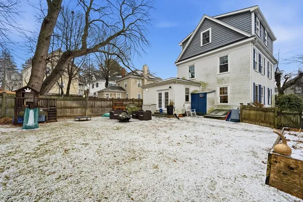 a view of a yard with a house