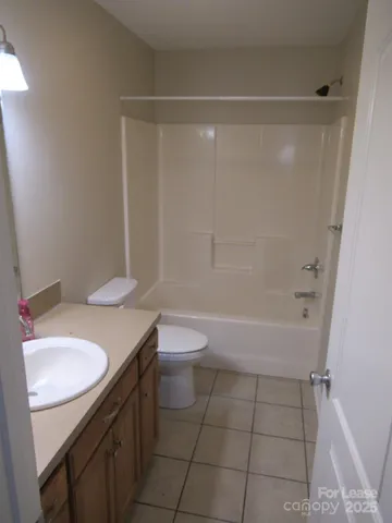 $1,200 | 406 South Flint Street, Lincolnton, NC 28092