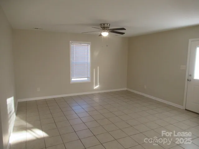 $1,200 | 406 South Flint Street, Lincolnton, NC 28092