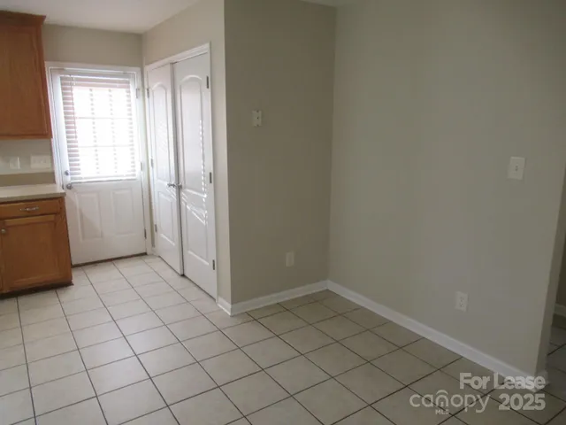 $1,200 | 406 South Flint Street, Lincolnton, NC 28092