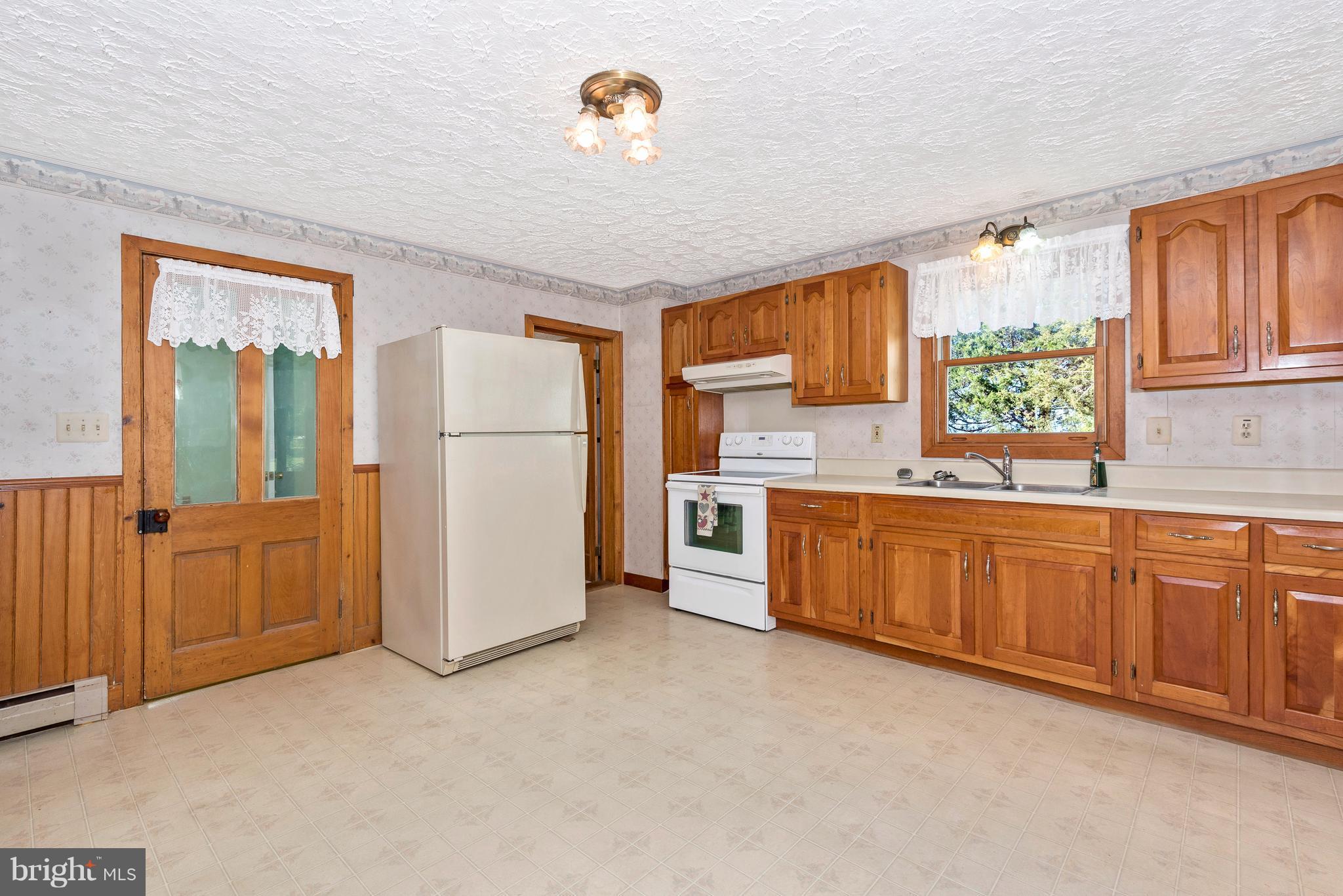 9546 Liberty Road Frederick, MD 21701 - Photo 9 of 29 Kitchen